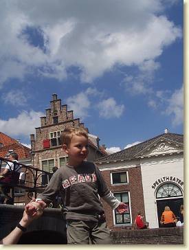 20070725-08 Op vakantie Opa en Oma, op de  brug